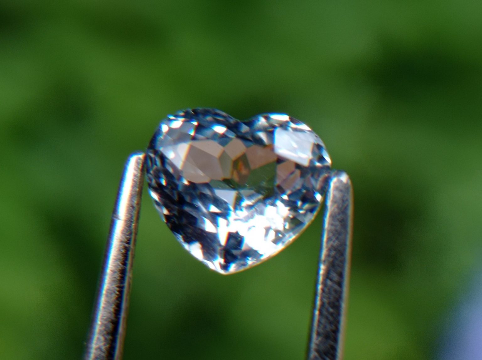 3_Natural white Sapphire from Danu Group Gemstones 01_compress44