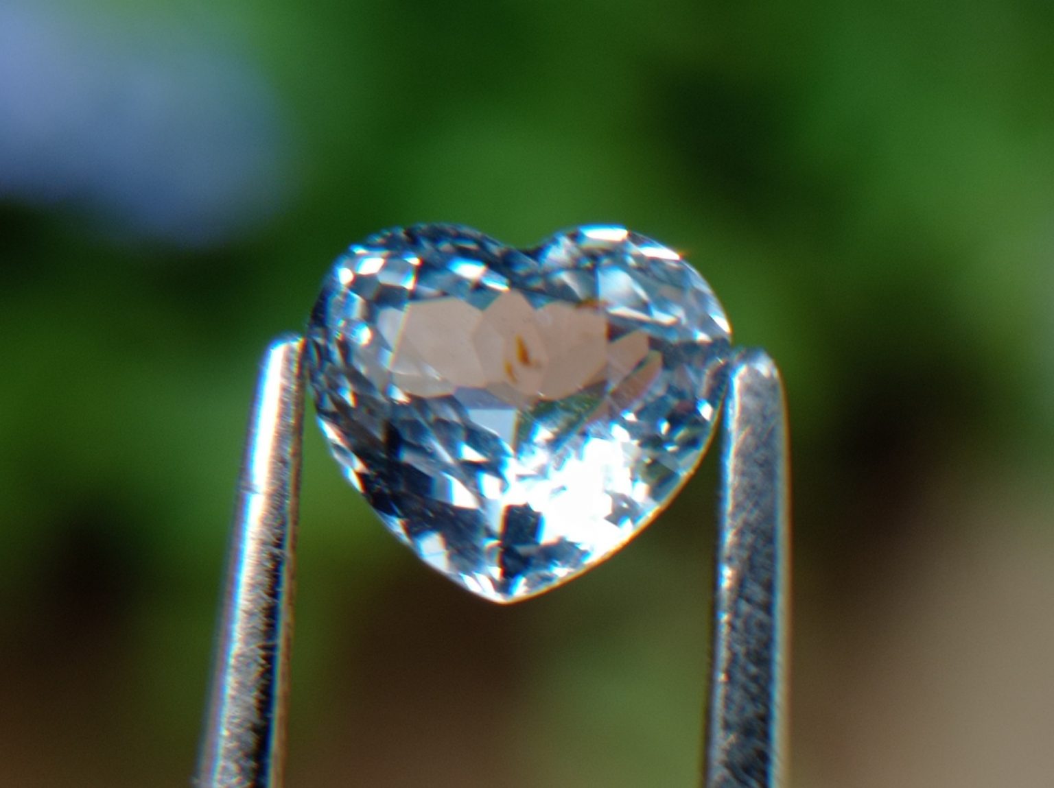 4_Natural white Sapphire from Danu Group Gemstones 01_compress61
