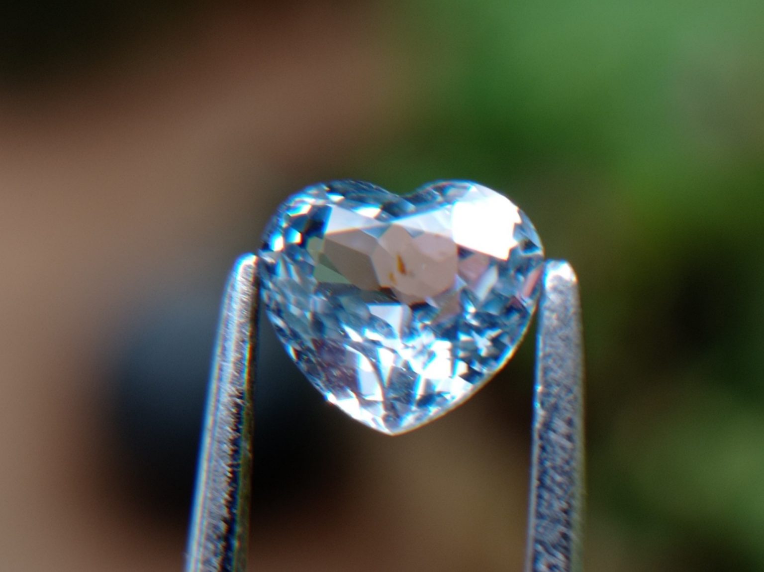 7_Natural white Sapphire from Danu Group Gemstones 01_compress46