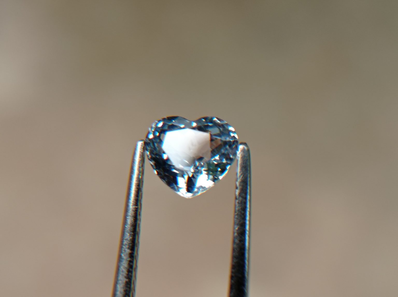 9_Natural white Sapphire from Danu Group Gemstones 01_compress2