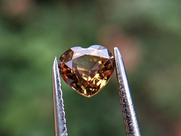 9_Natural yellow sapphire heart sri lanka danu group Gemstones_compress19