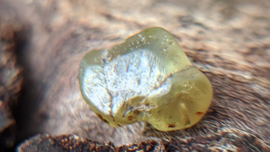 Danu Group RARE NATURAL CHRYSOBERYL SIXLING HALF CRYSTAL WITH CHATOYANCY