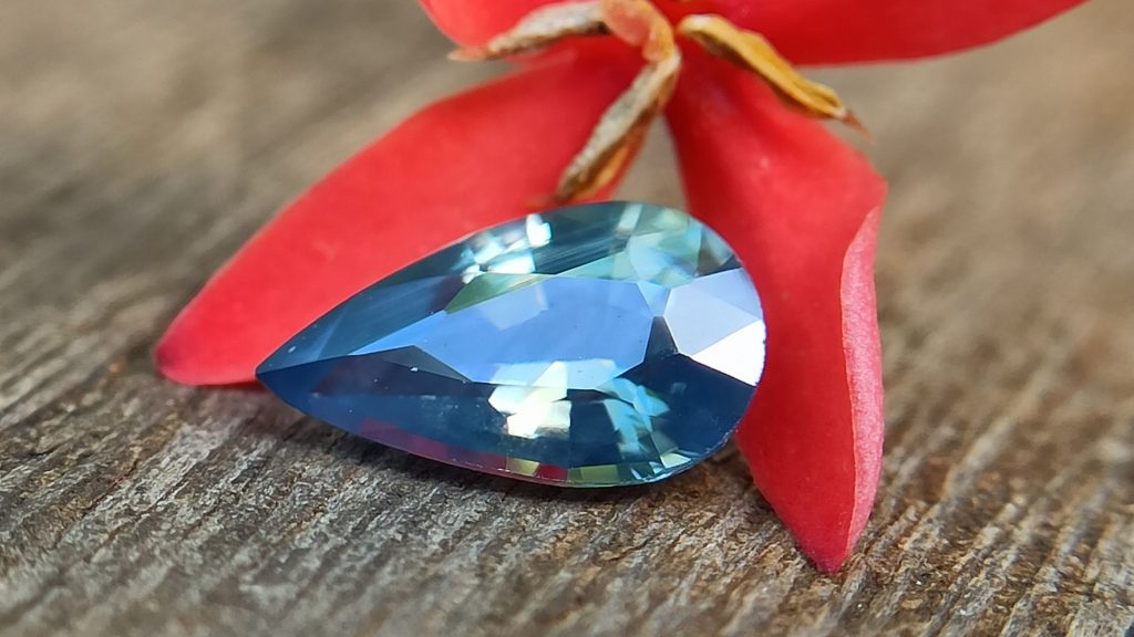 natural bi colour Sapphire pear danu group Gemstones