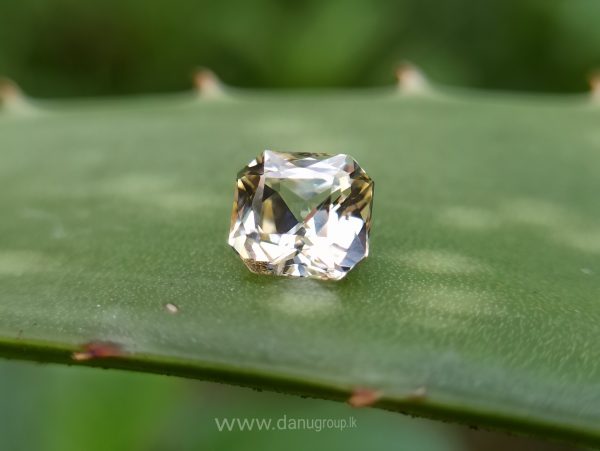 Natural Natural Yellow Sapphire With amazing luster - Danu Group Gemstones