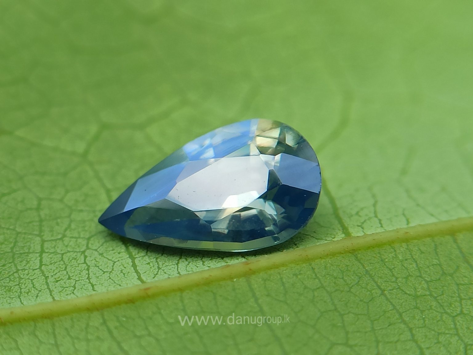 natural bi colour Sapphire pear danu group Gemstones