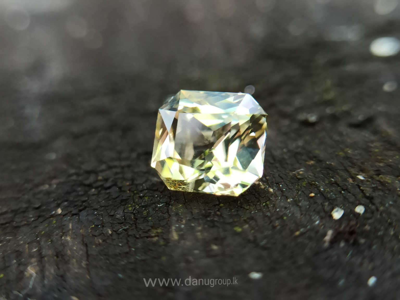 Natural Natural Yellow Sapphire With amazing luster - Danu Group Gemstones