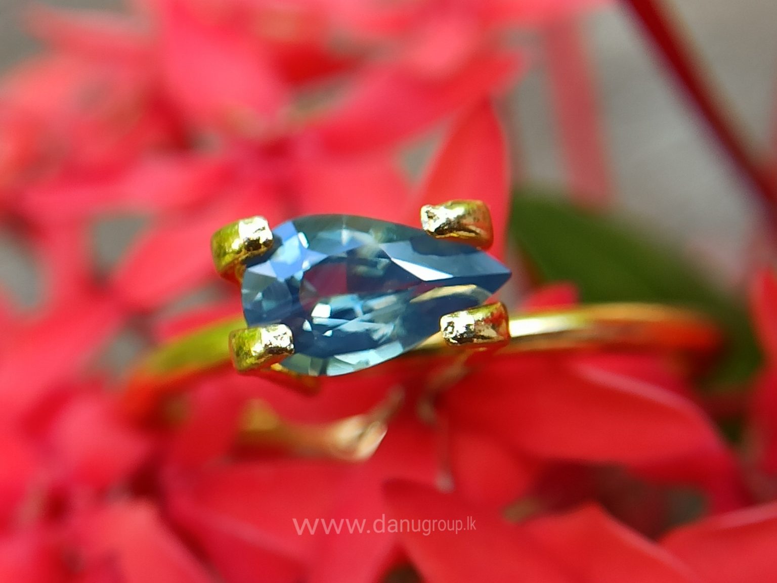natural bi colour Sapphire pear danu group Gemstones