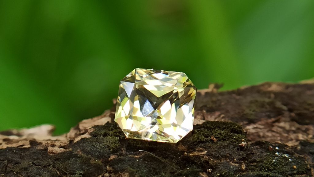 Natural Natural Yellow Sapphire With amazing luster - Danu Group Gemstones