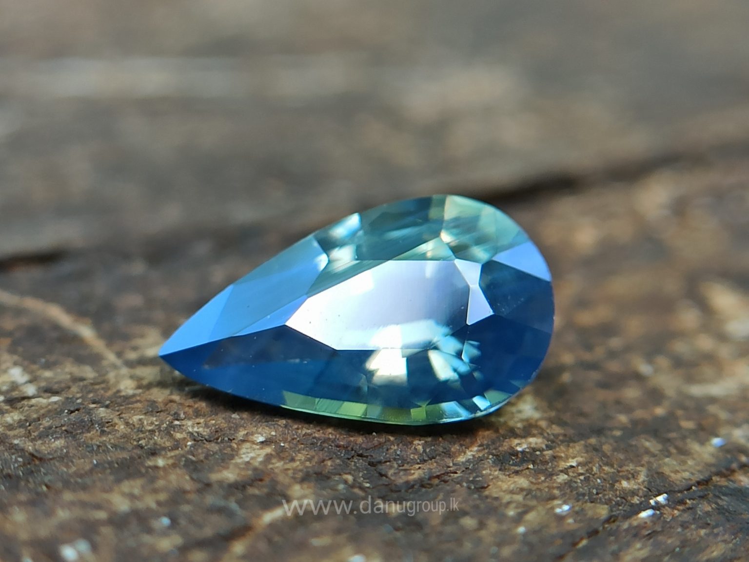 natural bi colour Sapphire pear danu group Gemstones