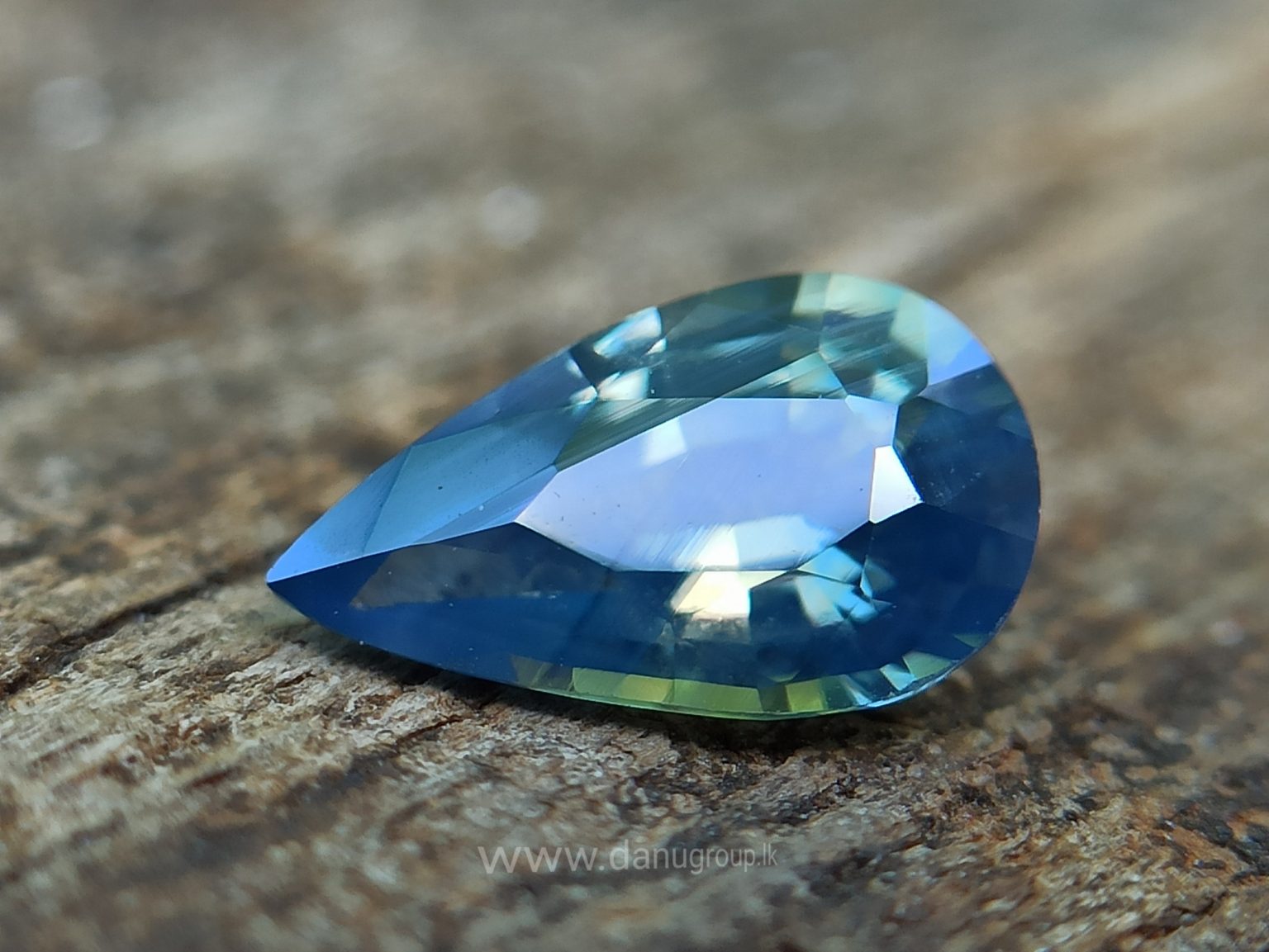 natural bi colour Sapphire pear danu group Gemstones