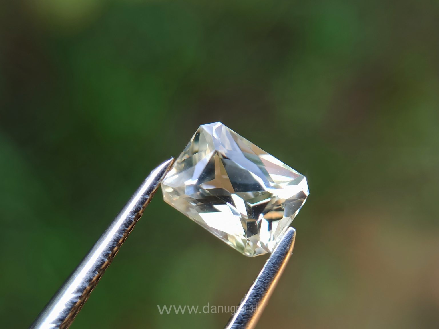 Natural Natural Yellow Sapphire With amazing luster - Danu Group Gemstones