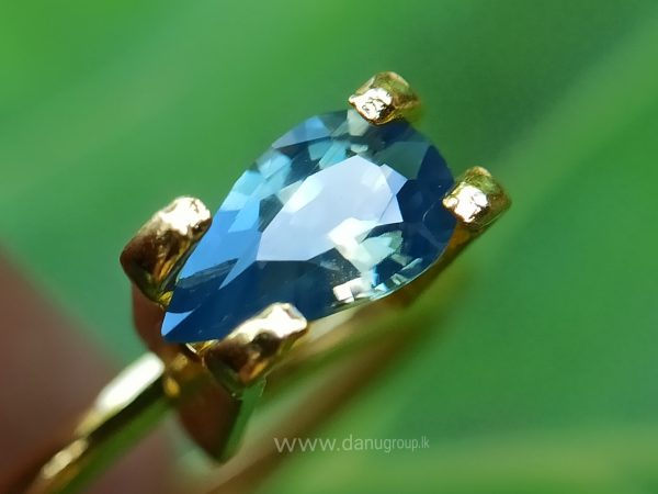 natural bi colour Sapphire pear danu group Gemstones