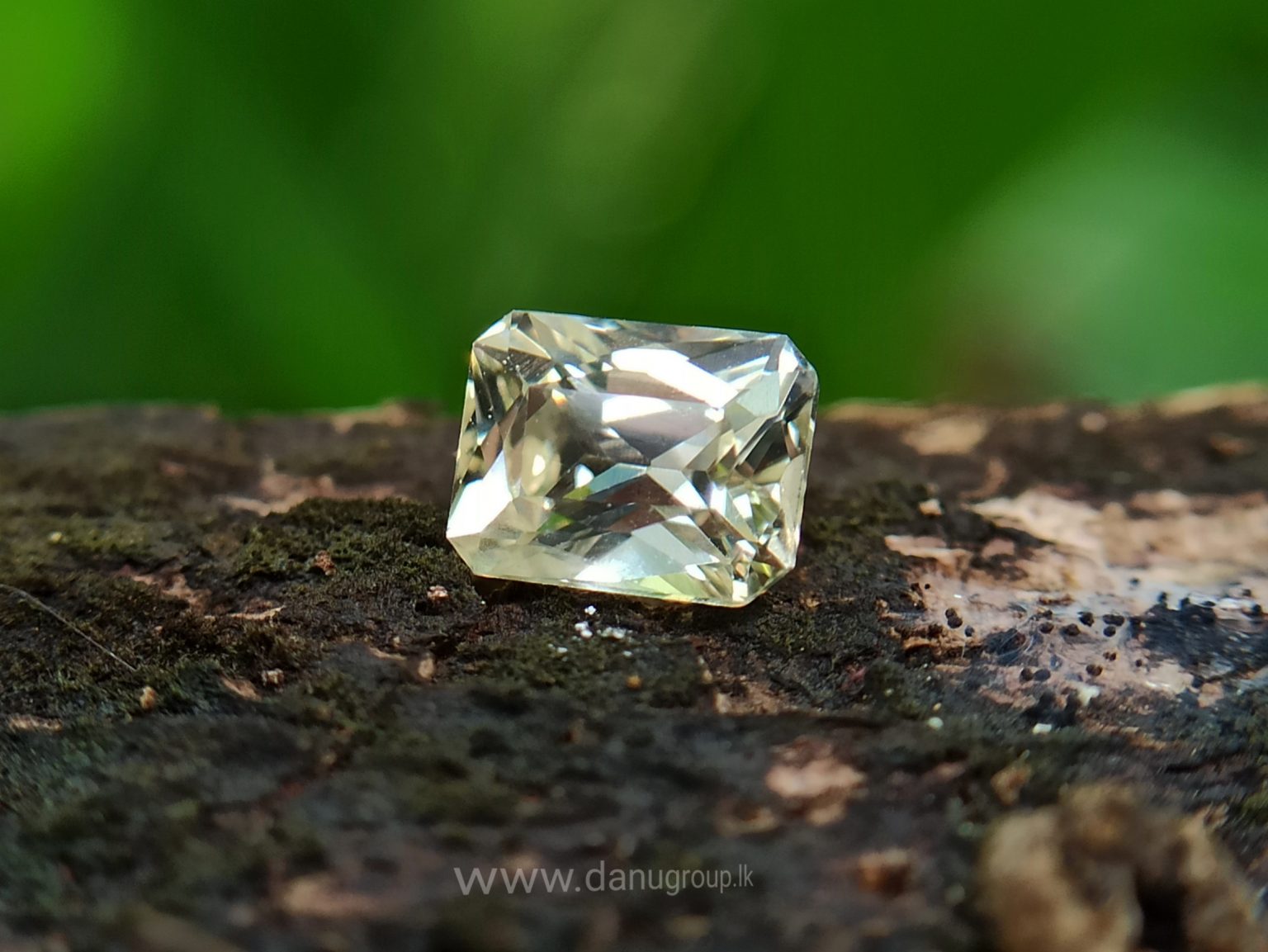 Natural Natural Yellow Sapphire With amazing luster - Danu Group Gemstones