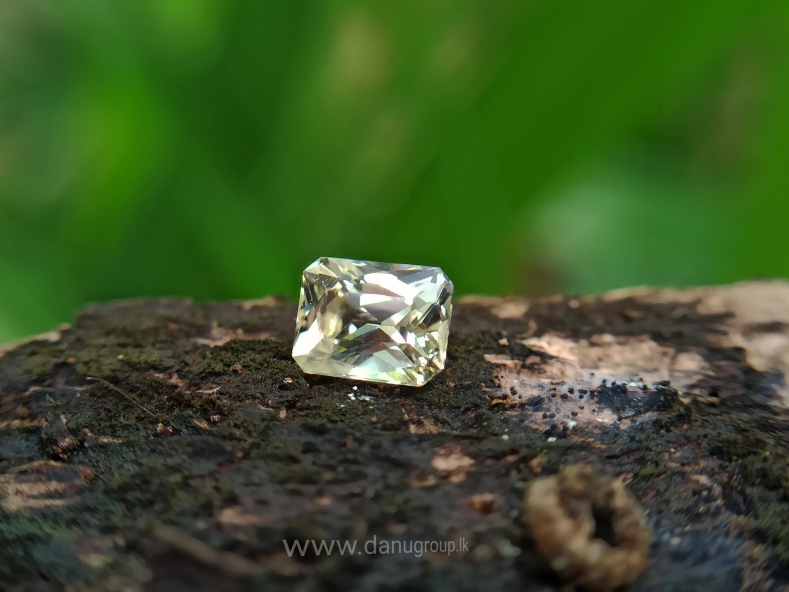 Natural Natural Yellow Sapphire With amazing luster - Danu Group Gemstones