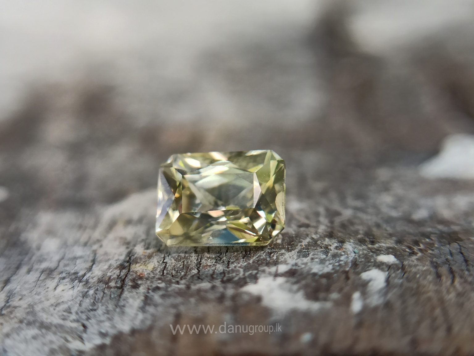 Natural Natural Yellow Sapphire With amazing luster - Danu Group Gemstones