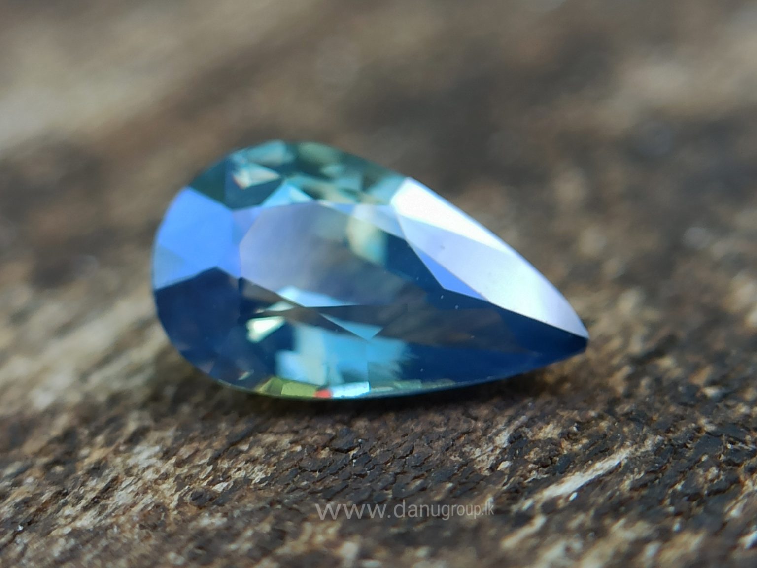 natural bi colour Sapphire pear danu group Gemstones