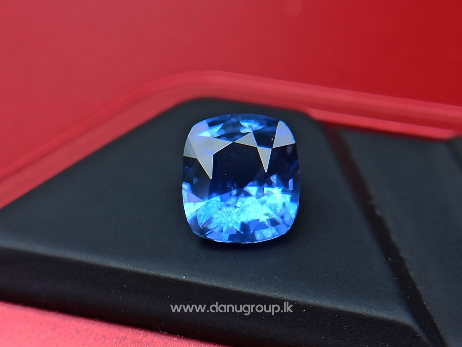danugroup.lk - Ceylon Natural Cornflower Blue Sapphire Danu Group Gemstones Collections