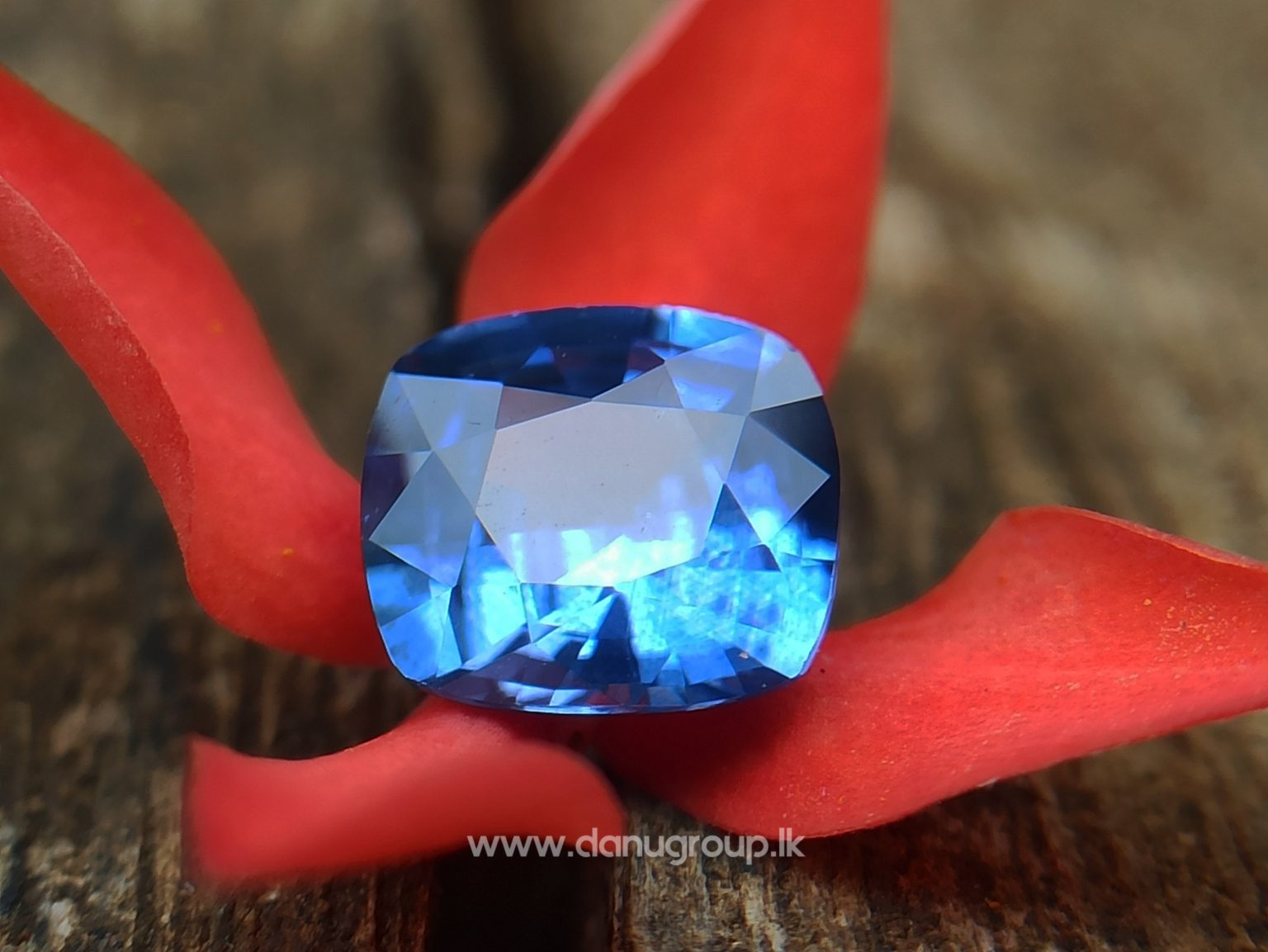 danugroup.lk - Ceylon Natural Cornflower Blue Sapphire Danu Group Gemstones Collections