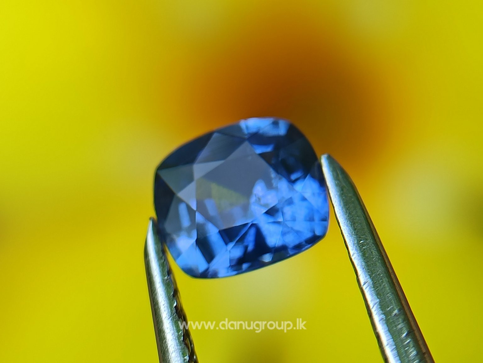 danugroup.lk - Ceylon Natural Cornflower Blue Sapphire Danu Group Gemstones Collections