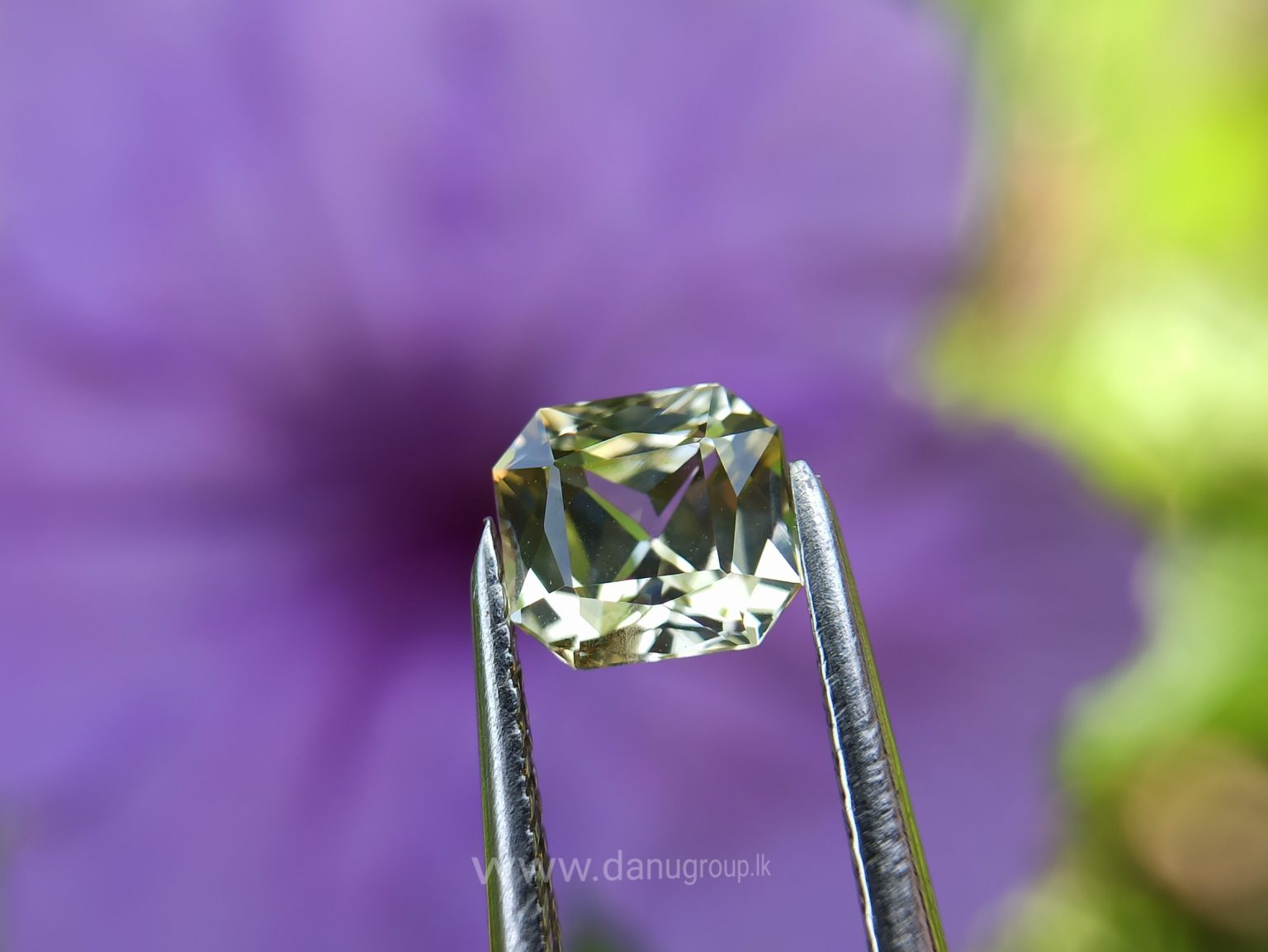 Natural Natural Yellow Sapphire With amazing luster - Danu Group Gemstones