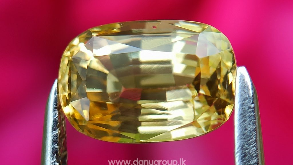 Ceylon Natural Top Grade Yellow Sapphire danugroup Gemstones - danugroup.lk