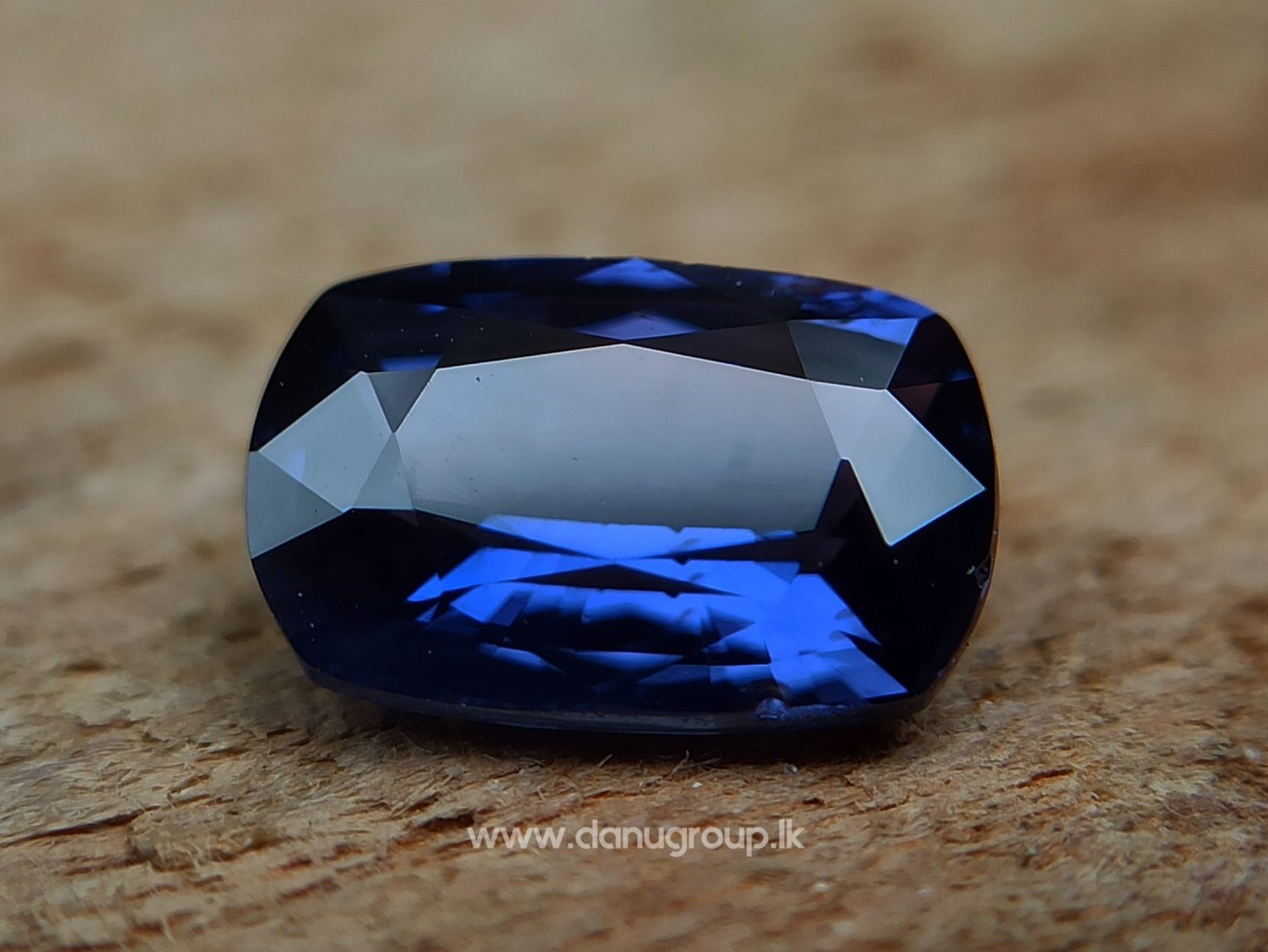 Ceylon Natural Vivid Royal Blue Sapphire Best Grade Unheated Gemstones - danugroup.lk