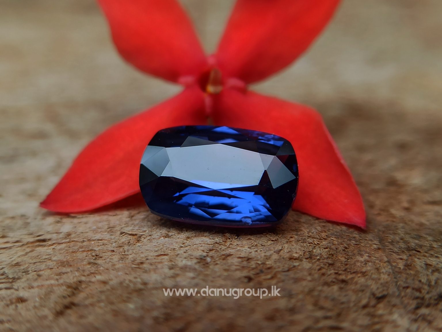 Ceylon Natural Vivid Royal Blue Sapphire Best Grade Unheated Gemstones - danugroup.lk
