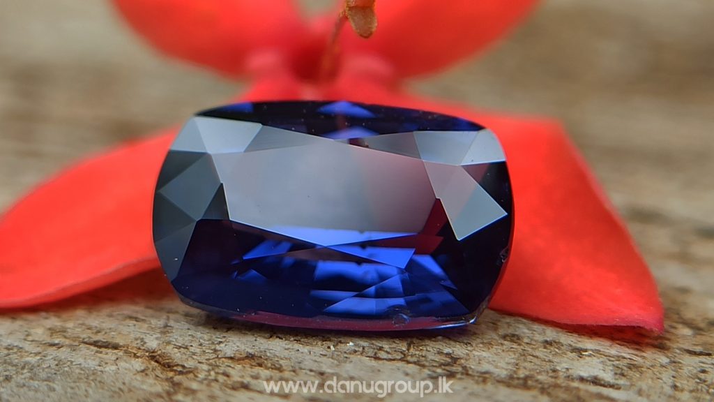 Ceylon Natural Vivid Royal Blue Sapphire Best Grade Unheated Gemstones - danugroup.lk
