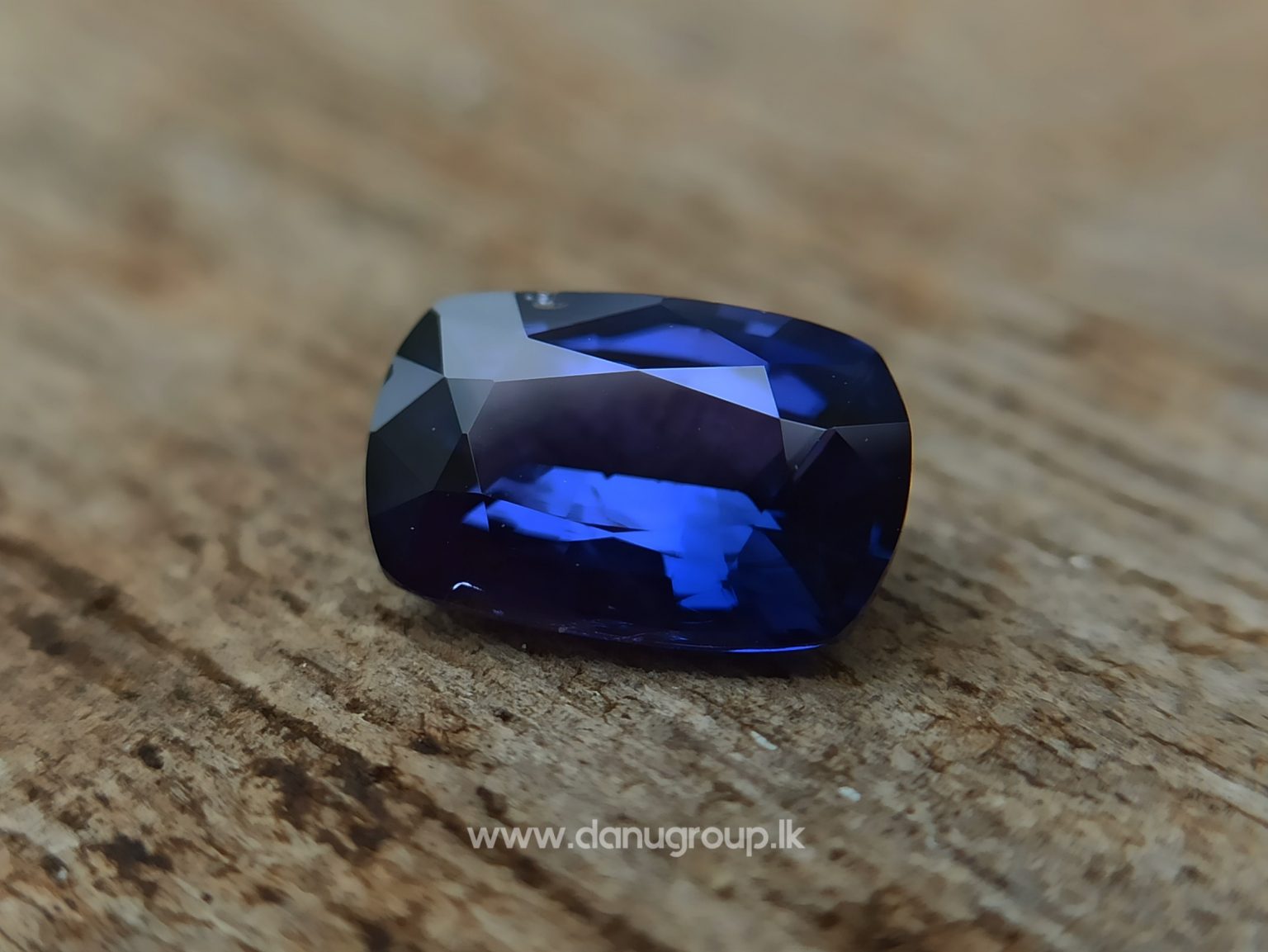 Ceylon Natural Vivid Royal Blue Sapphire Best Grade Unheated Gemstones - danugroup.lk