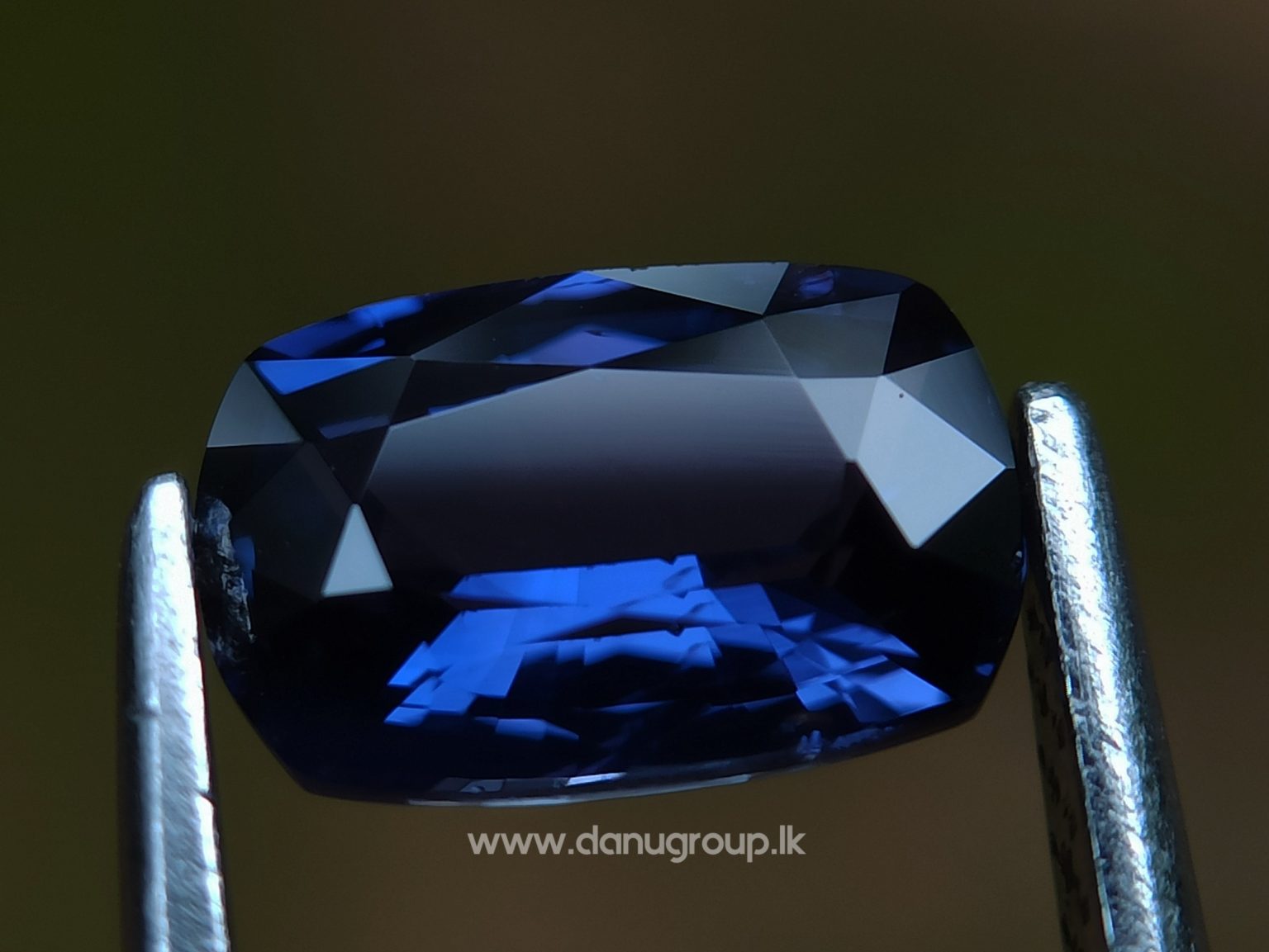 Ceylon Natural Vivid Royal Blue Sapphire Best Grade Unheated Gemstones - danugroup.lk