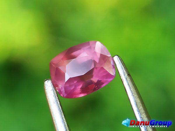 King of Sapphire - Natural Padparadshcha Sapphire Orangy Pink Danu Group Gemstones- danugroup.lk