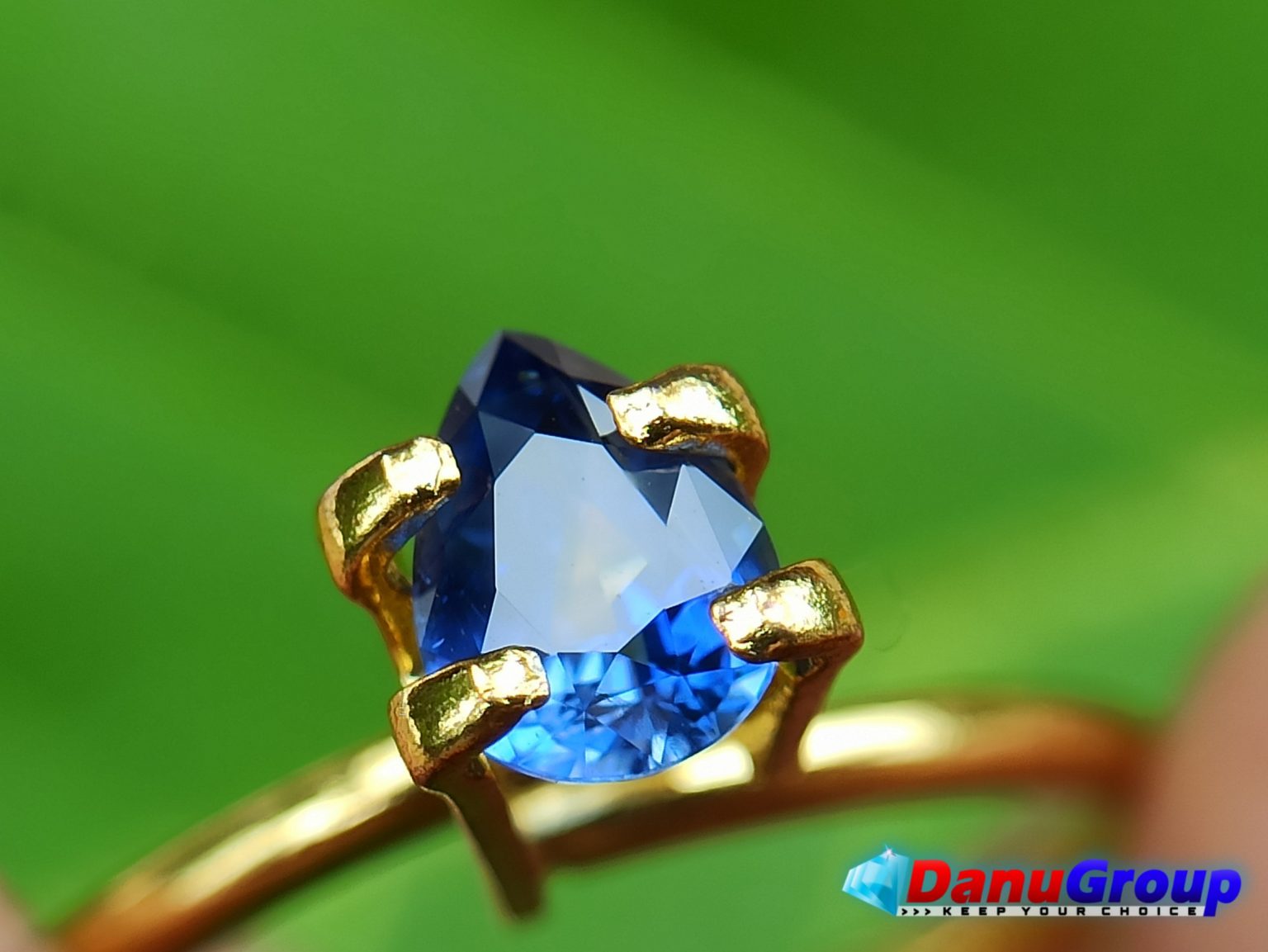 Ceylon Natural Blue Sapphire Cornflower Blue Drop Shape Gemstone - danugroup.lk