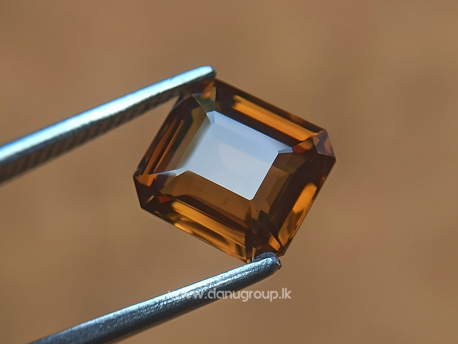 Jackwood brown zircon Natural brown zircon Danu group Gemstones - danugroup.lk