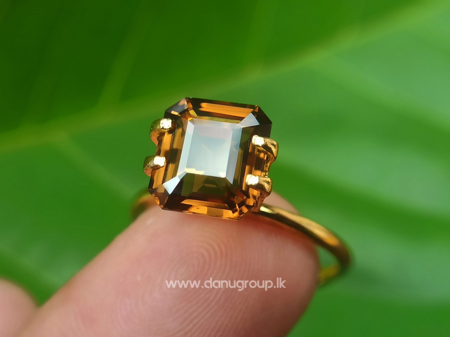 Jackwood brown zircon Natural brown zircon Danu group Gemstones - danugroup.lk