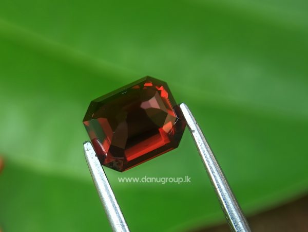 Ceylon Natural red zircon danu group gemstones - danugroup.lk hyacinth