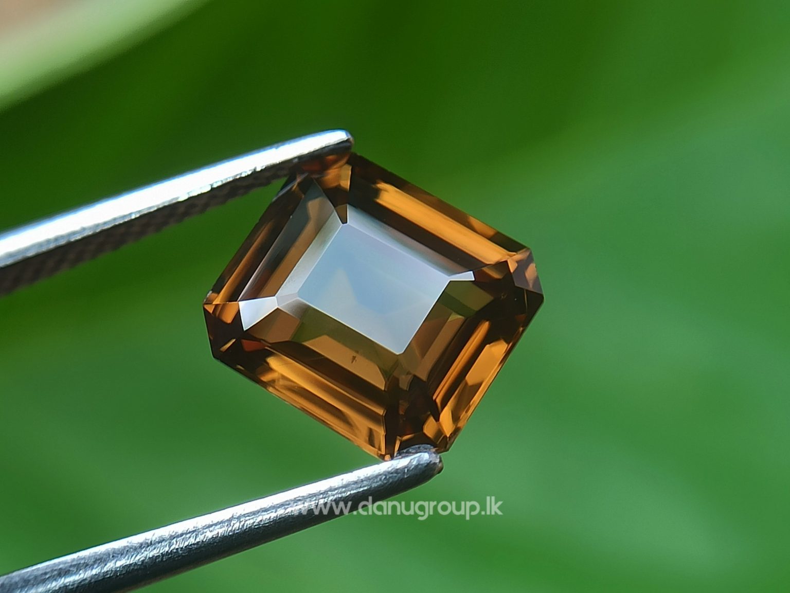 Jackwood brown zircon Natural brown zircon Danu group Gemstones - danugroup.lk