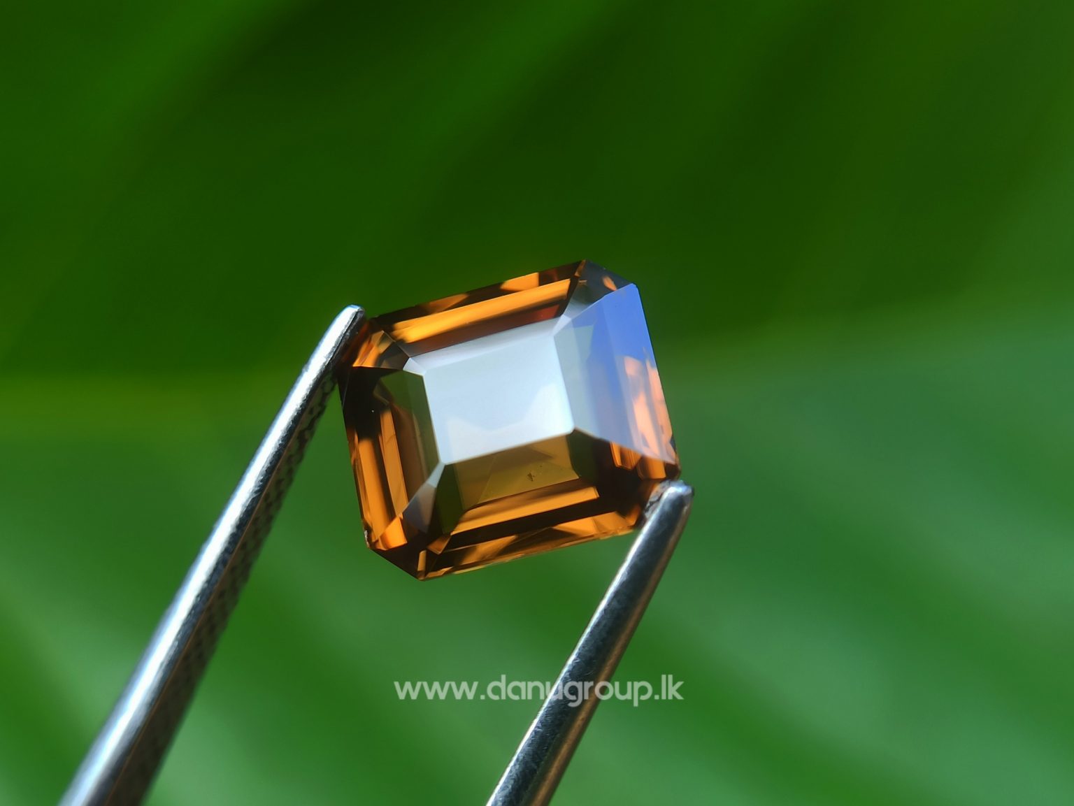 Jackwood brown zircon Natural brown zircon Danu group Gemstones - danugroup.lk