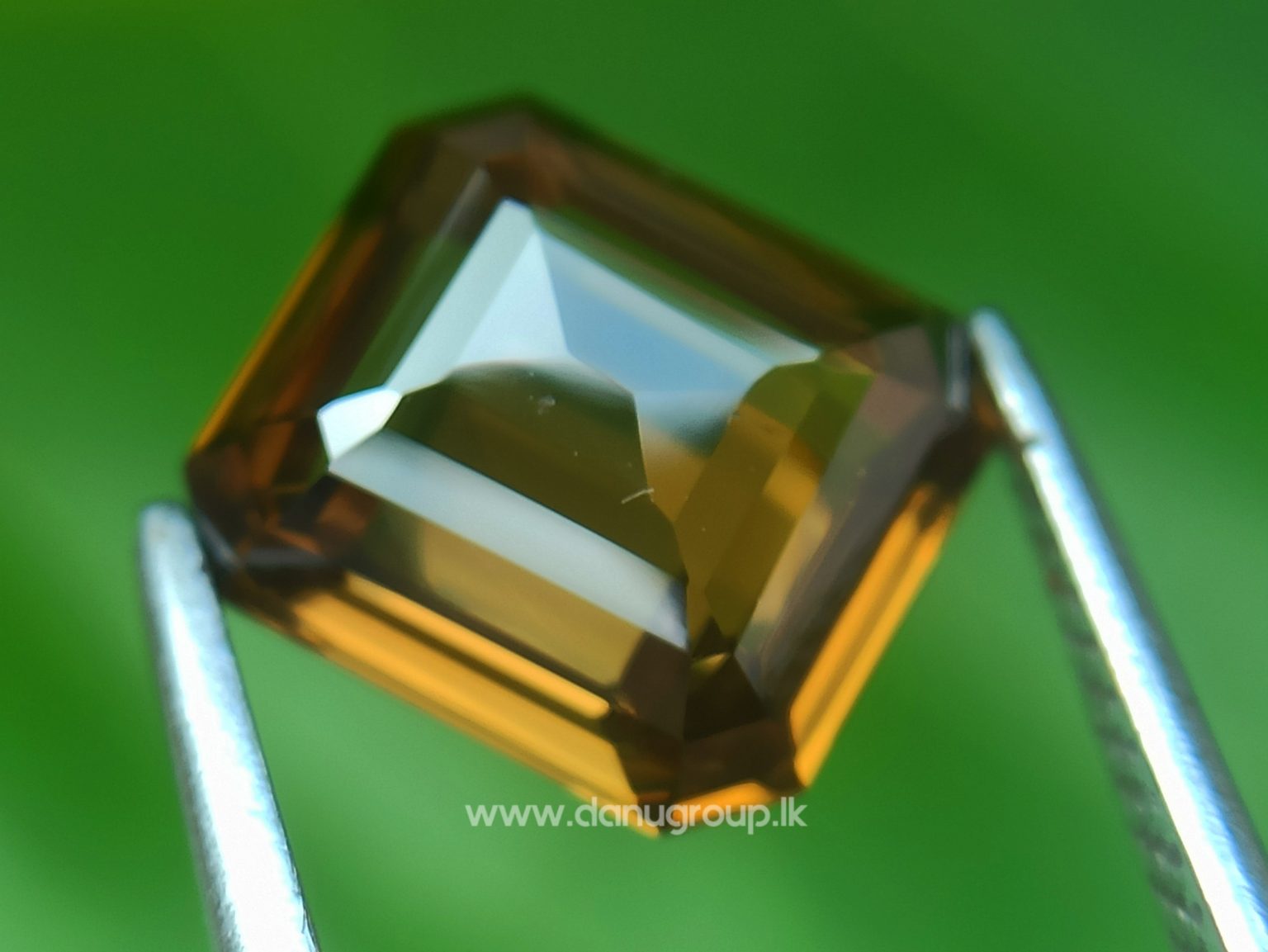 Jackwood brown zircon Natural brown zircon Danu group Gemstones - danugroup.lk