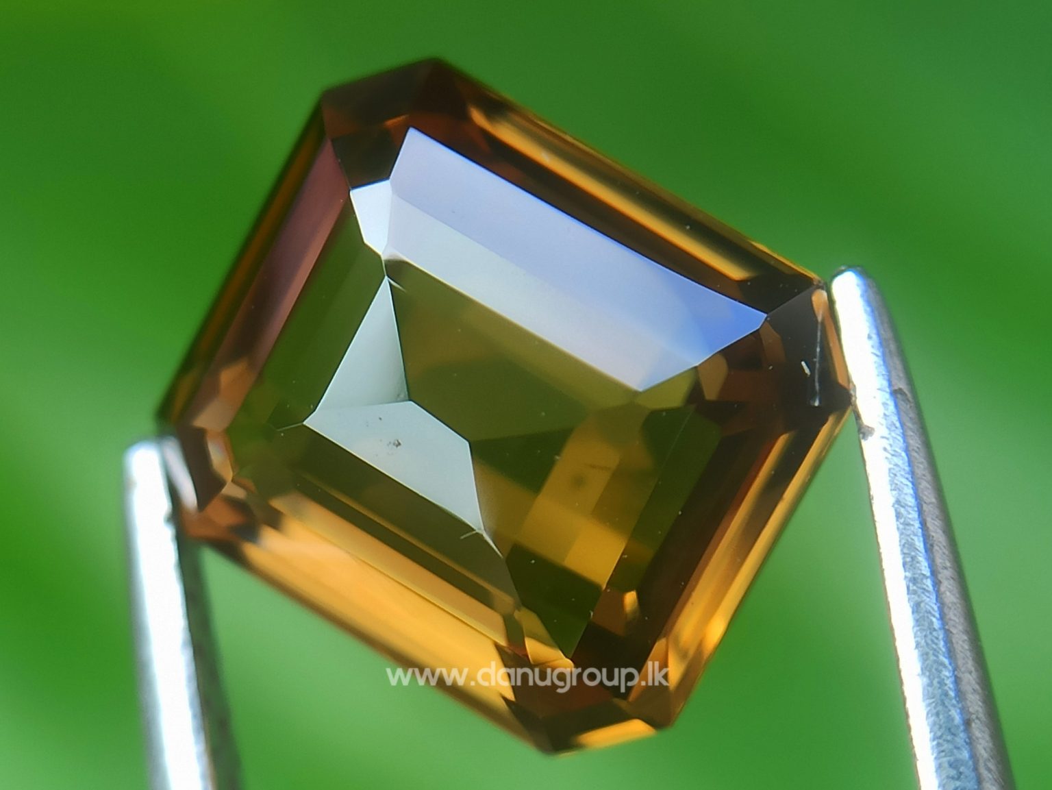 Jackwood brown zircon Natural brown zircon Danu group Gemstones - danugroup.lk