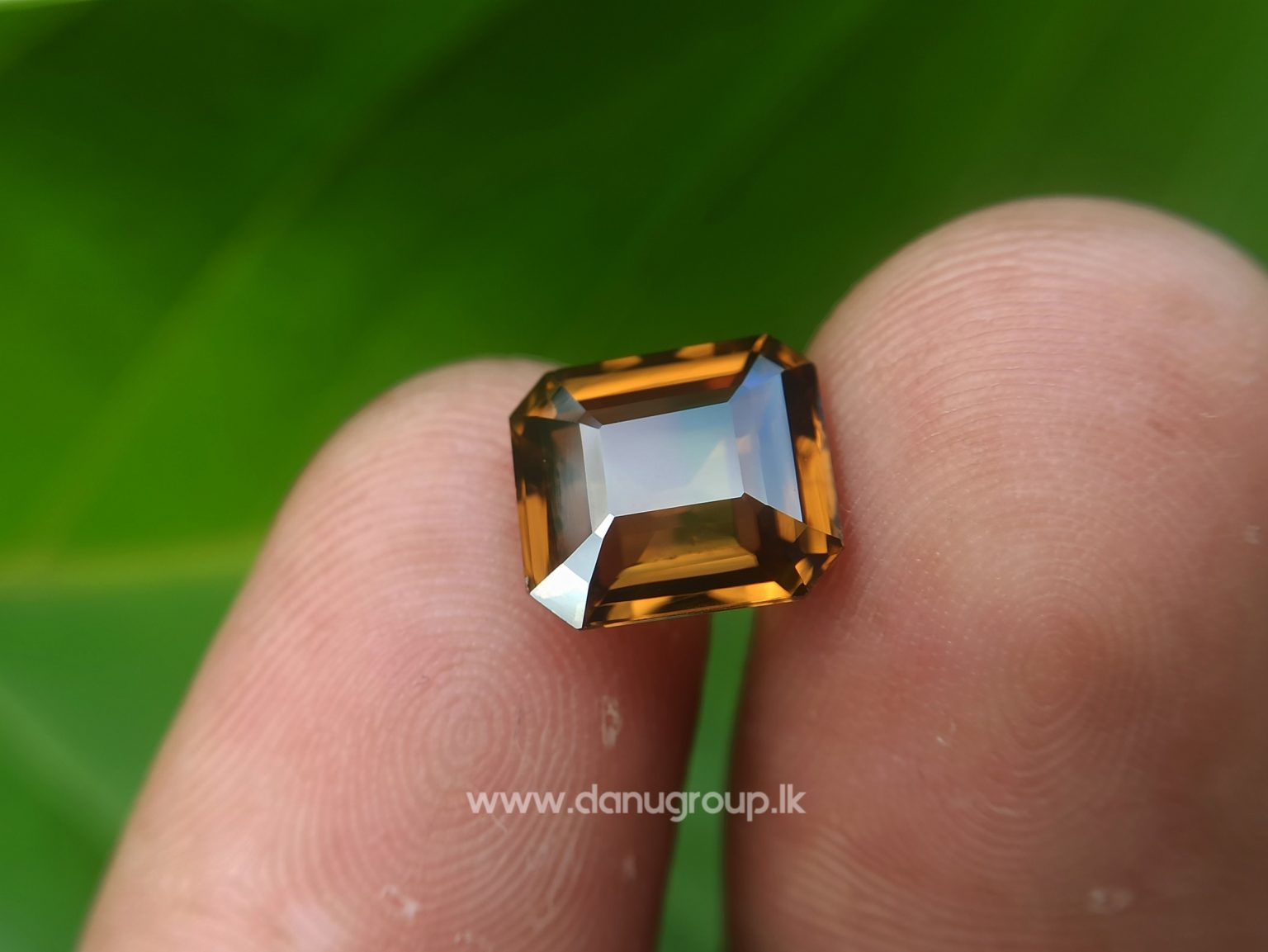 Jackwood brown zircon Natural brown zircon Danu group Gemstones - danugroup.lk