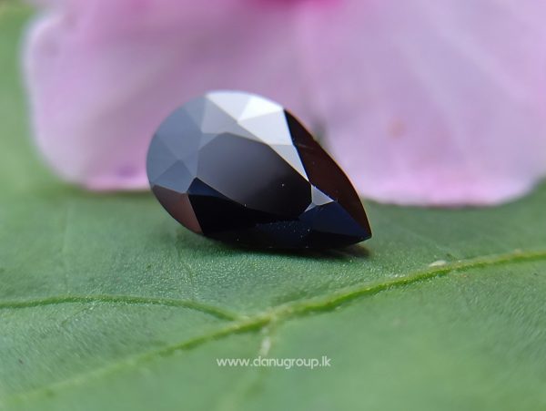 Ceylon Natural Dark Blue Sapphire kaka neelam ( stone of the planet Saturn ) danugroup.lk