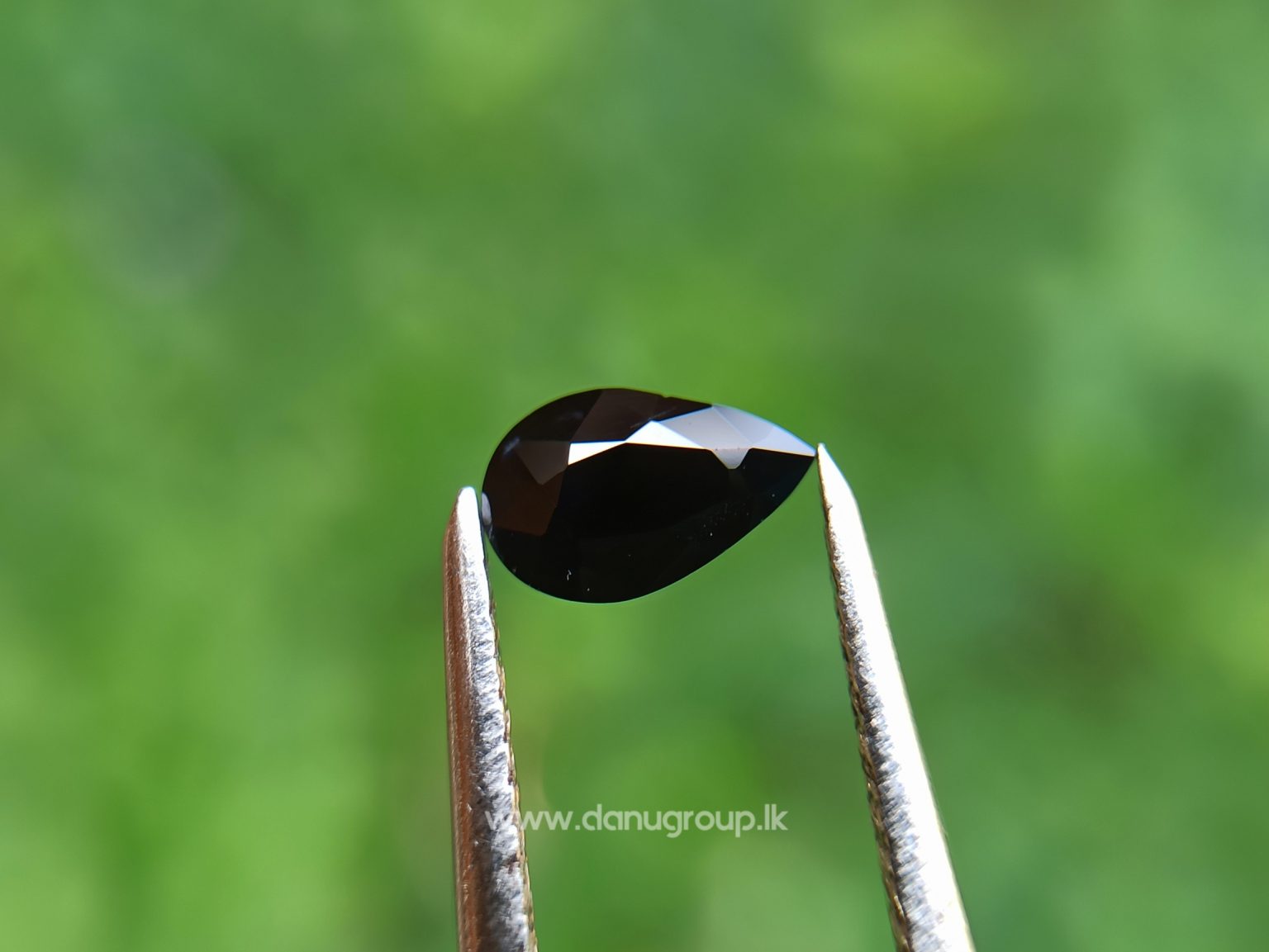 Ceylon Natural Dark Blue Sapphire kaka neelam ( stone of the planet Saturn ) danugroup.lk