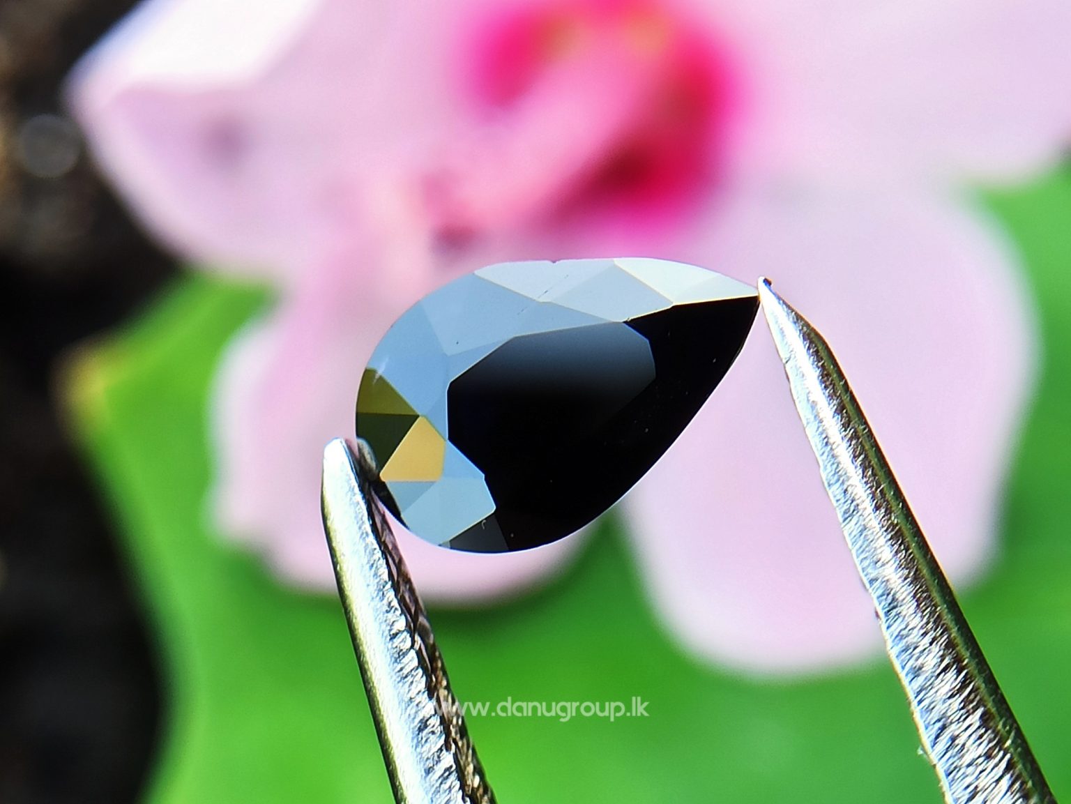 Ceylon Natural Dark Blue Sapphire kaka neelam ( stone of the planet Saturn ) danugroup.lk