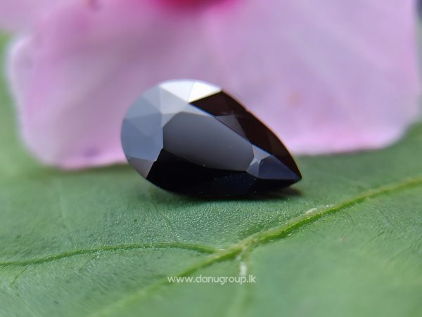 Ceylon Natural Dark Blue Sapphire kaka neelam ( stone of the planet Saturn ) danugroup.lk
