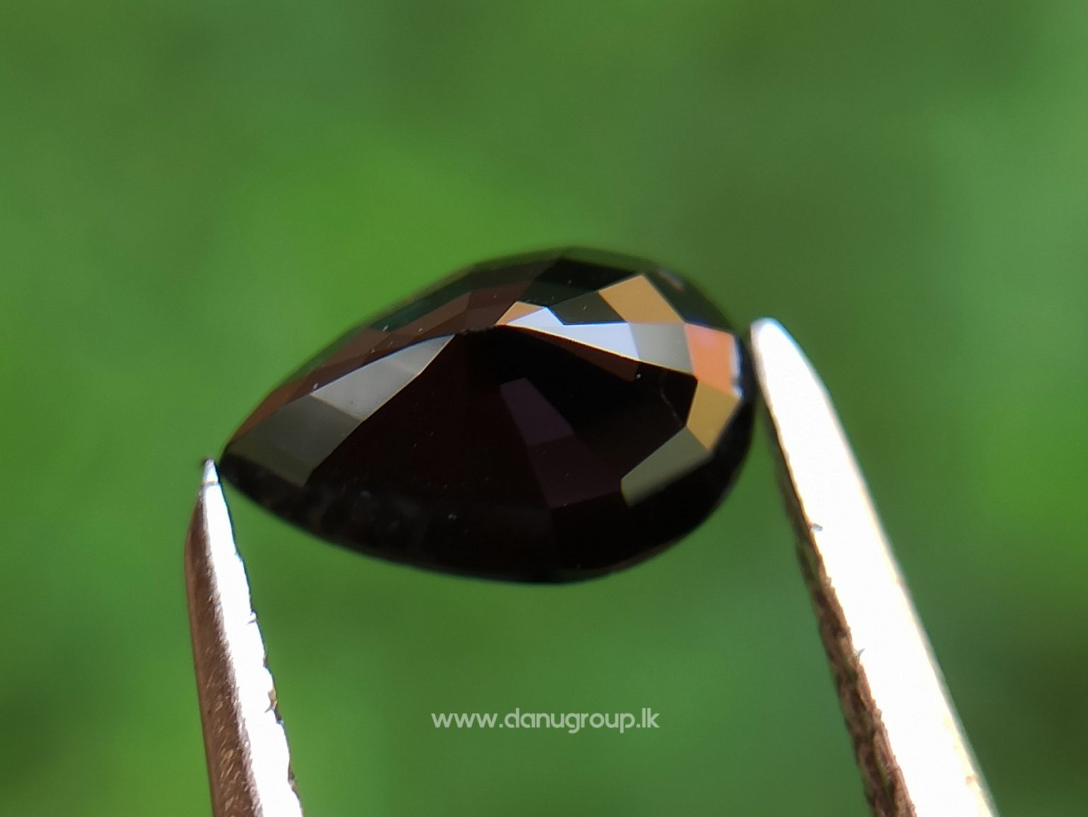 Ceylon Natural Dark Blue Sapphire kaka neelam ( stone of the planet Saturn ) danugroup.lk