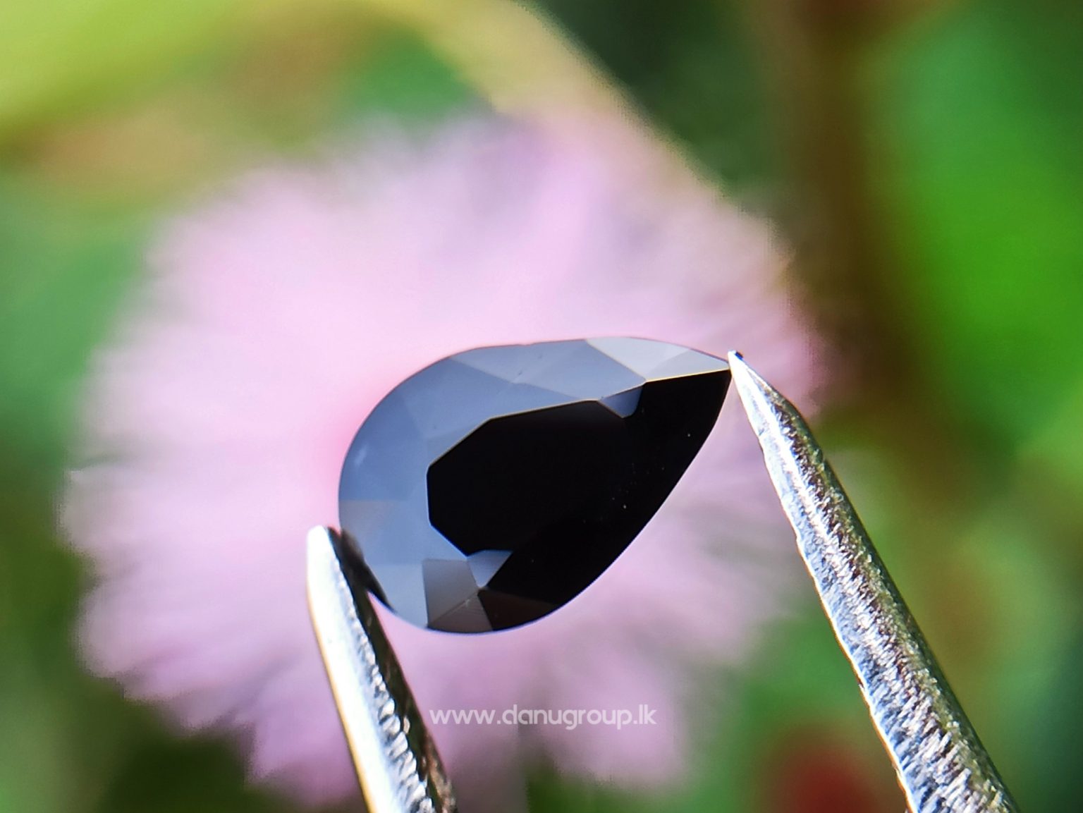 Ceylon Natural Dark Blue Sapphire kaka neelam ( stone of the planet Saturn ) danugroup.lk