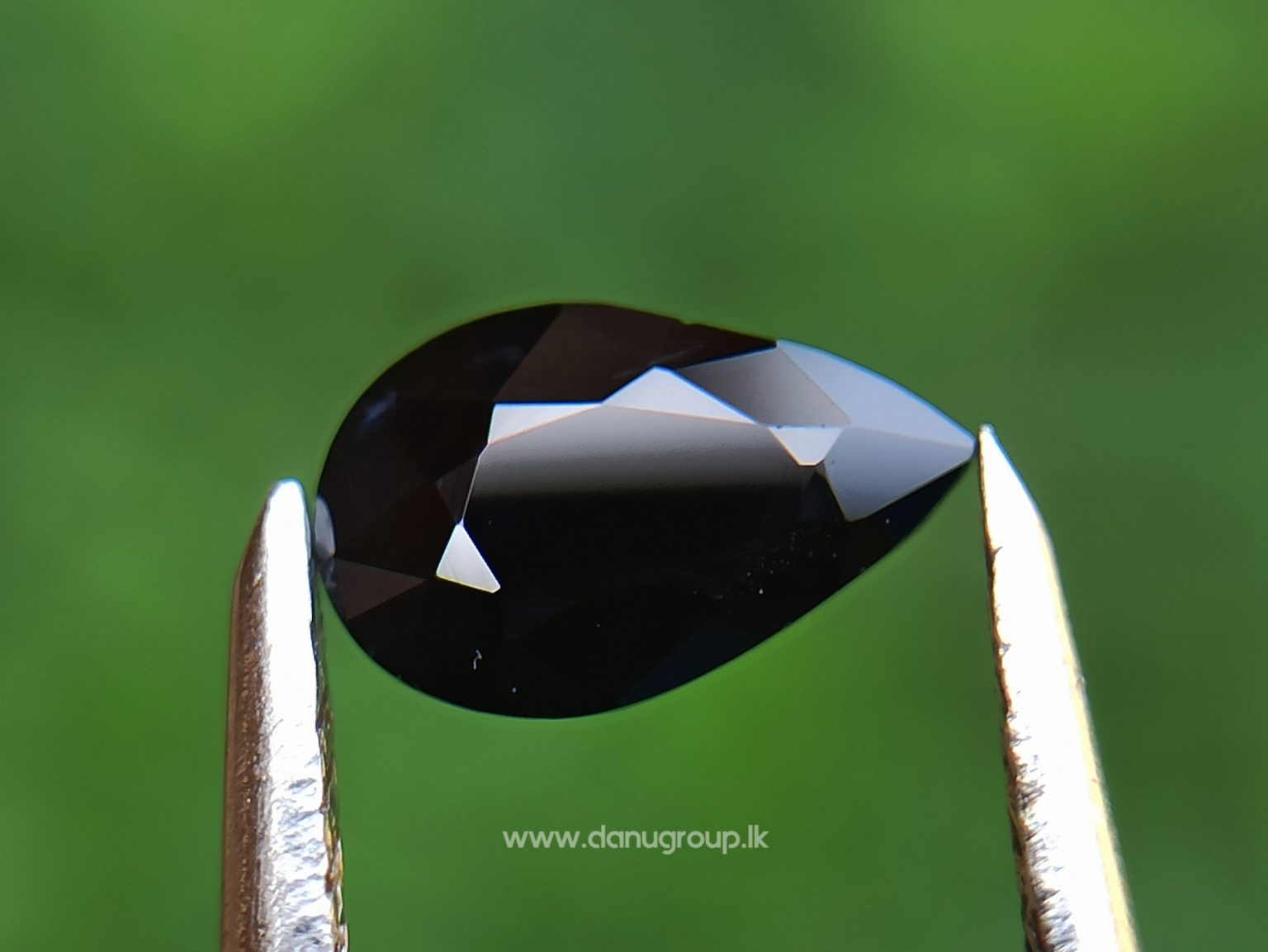 Ceylon Natural Dark Blue Sapphire kaka neelam ( stone of the planet Saturn ) danugroup.lk