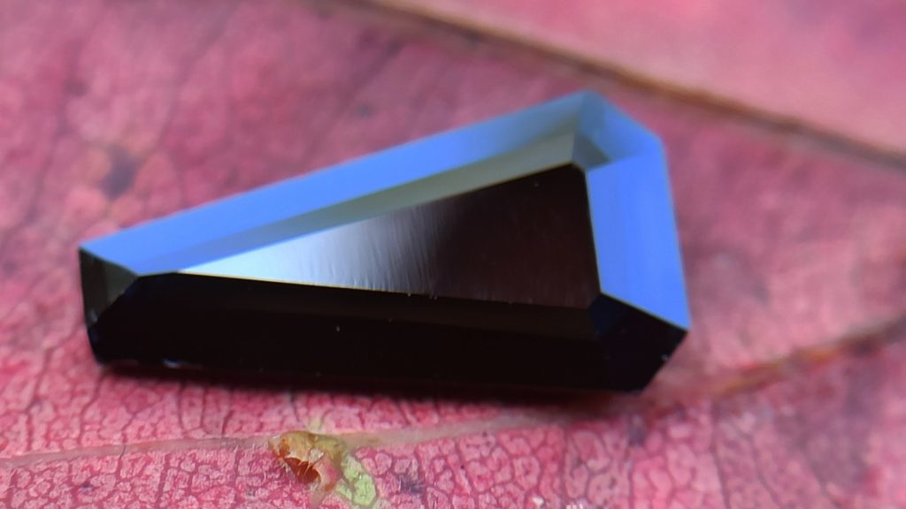 Ceylon Natural Dark Blue Sappphire Kaaka Neelam stone of planet saturn astrological gem danugroup.lk