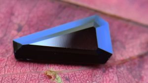 Ceylon Natural Dark Blue Sappphire Kaaka Neelam stone of planet saturn astrological gem danugroup.lk