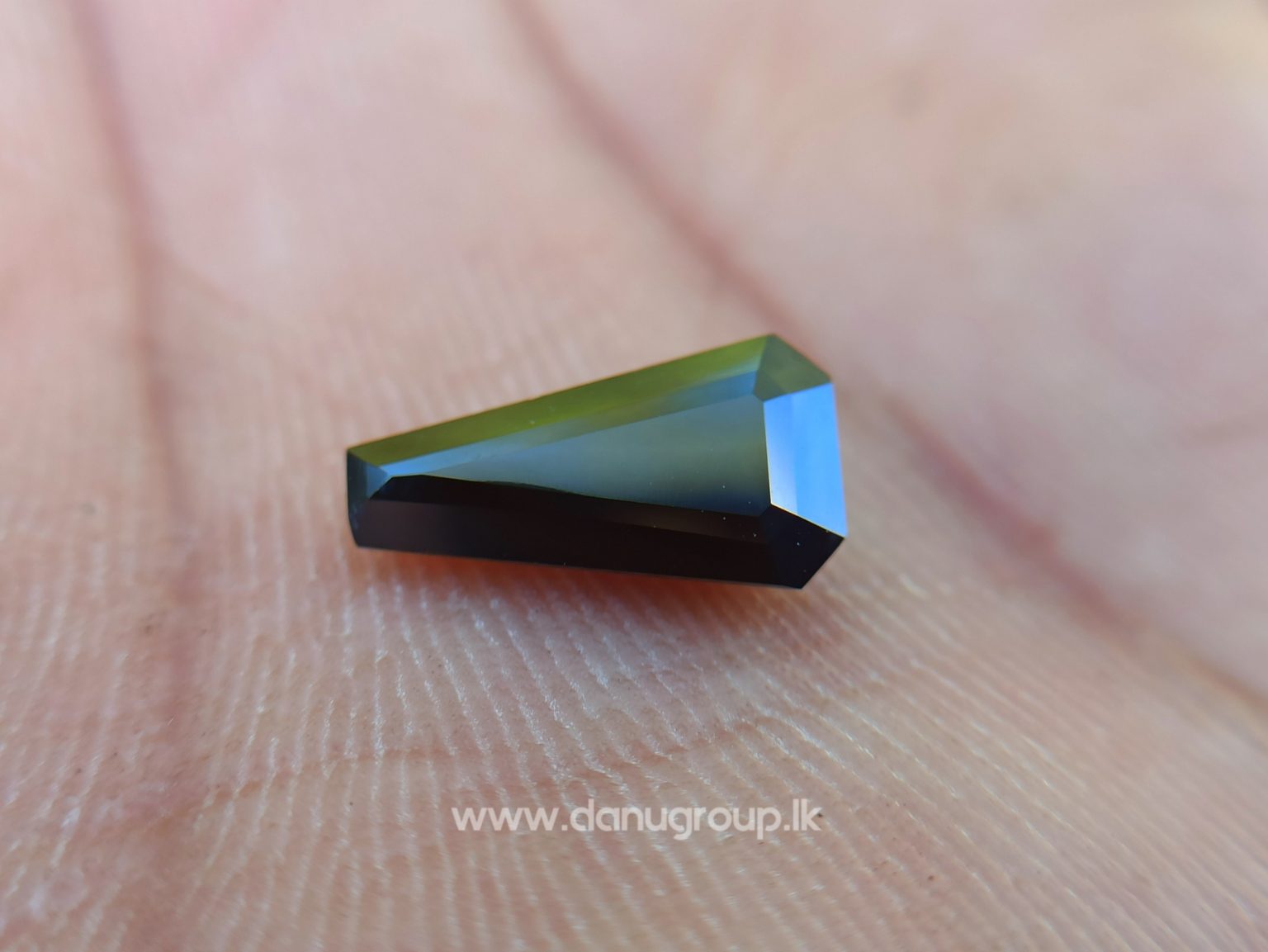 Ceylon Natural Dark Blue Sappphire Kaaka Neelam stone of planet saturn astrological gem danugroup.lk